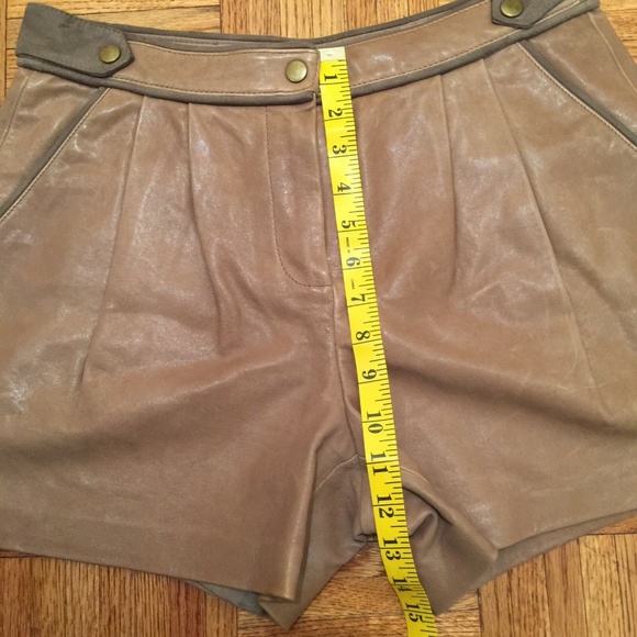 TAN TIBI LEATHER SHORTS - Picture 3 of 7